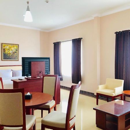 Hotel Tosan Solo Baru Grogol Esterno foto