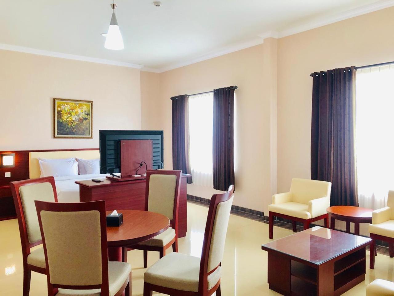 Hotel Tosan Solo Baru Grogol Esterno foto