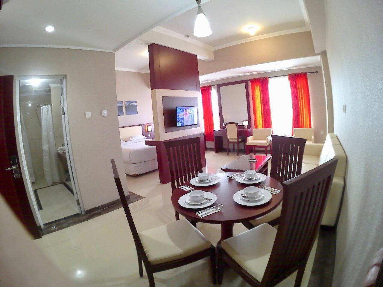 Hotel Tosan Solo Baru Grogol Esterno foto