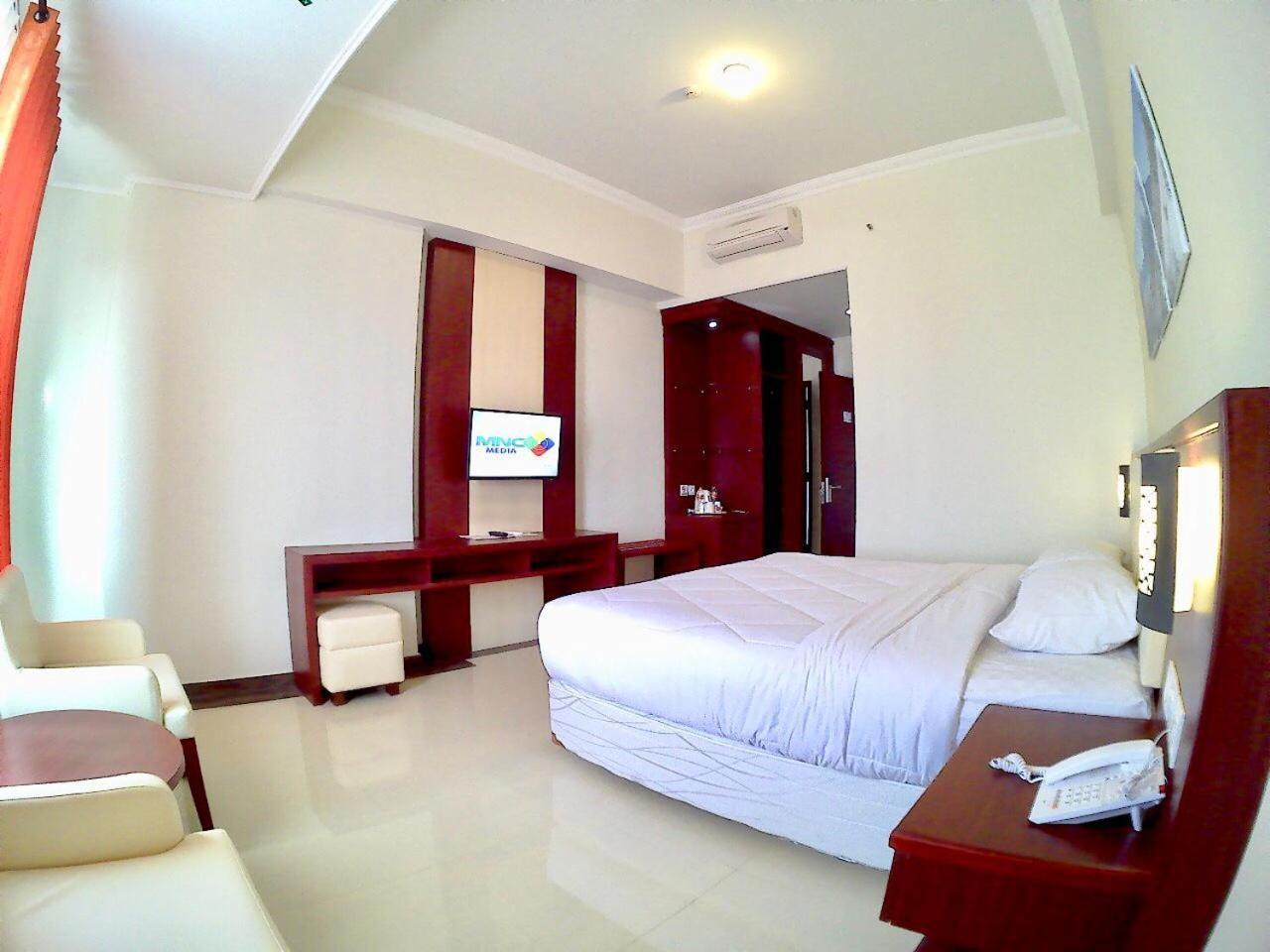 Hotel Tosan Solo Baru Grogol Esterno foto