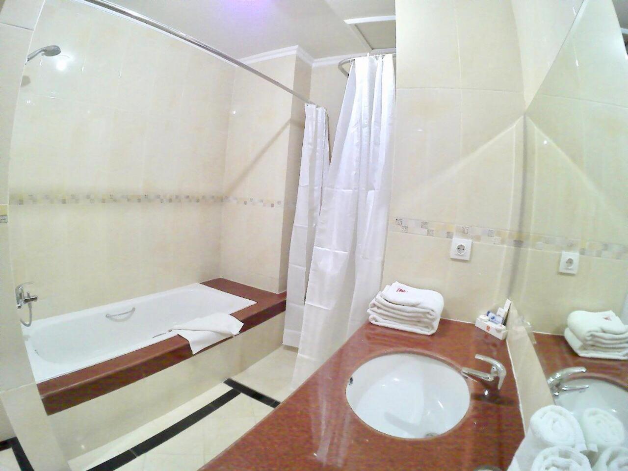 Hotel Tosan Solo Baru Grogol Esterno foto